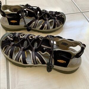 KEEN Size 6 waterproof